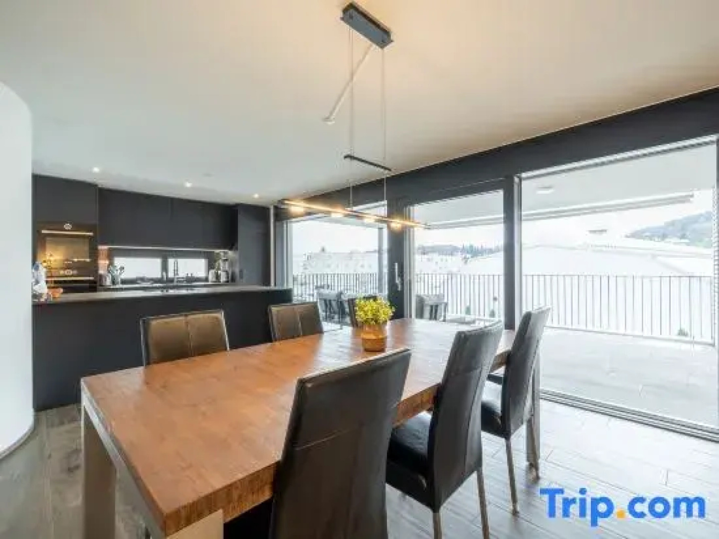 Swiss Living | High-Tech Kitchen, 1G WiFi, Balcony