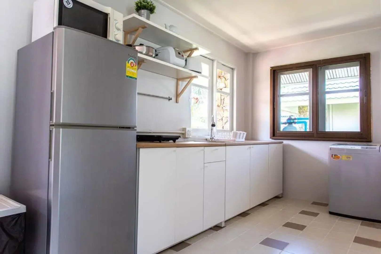 F4 Beach house Kitchen BBQ 3 bedrooms Large yard