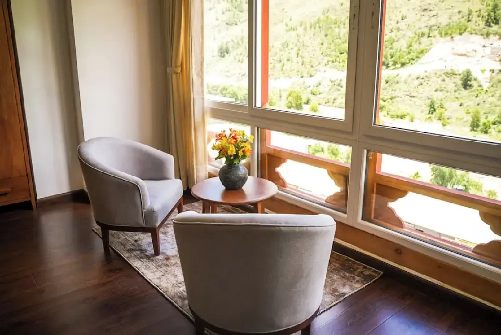 The 33rd Executive Suites