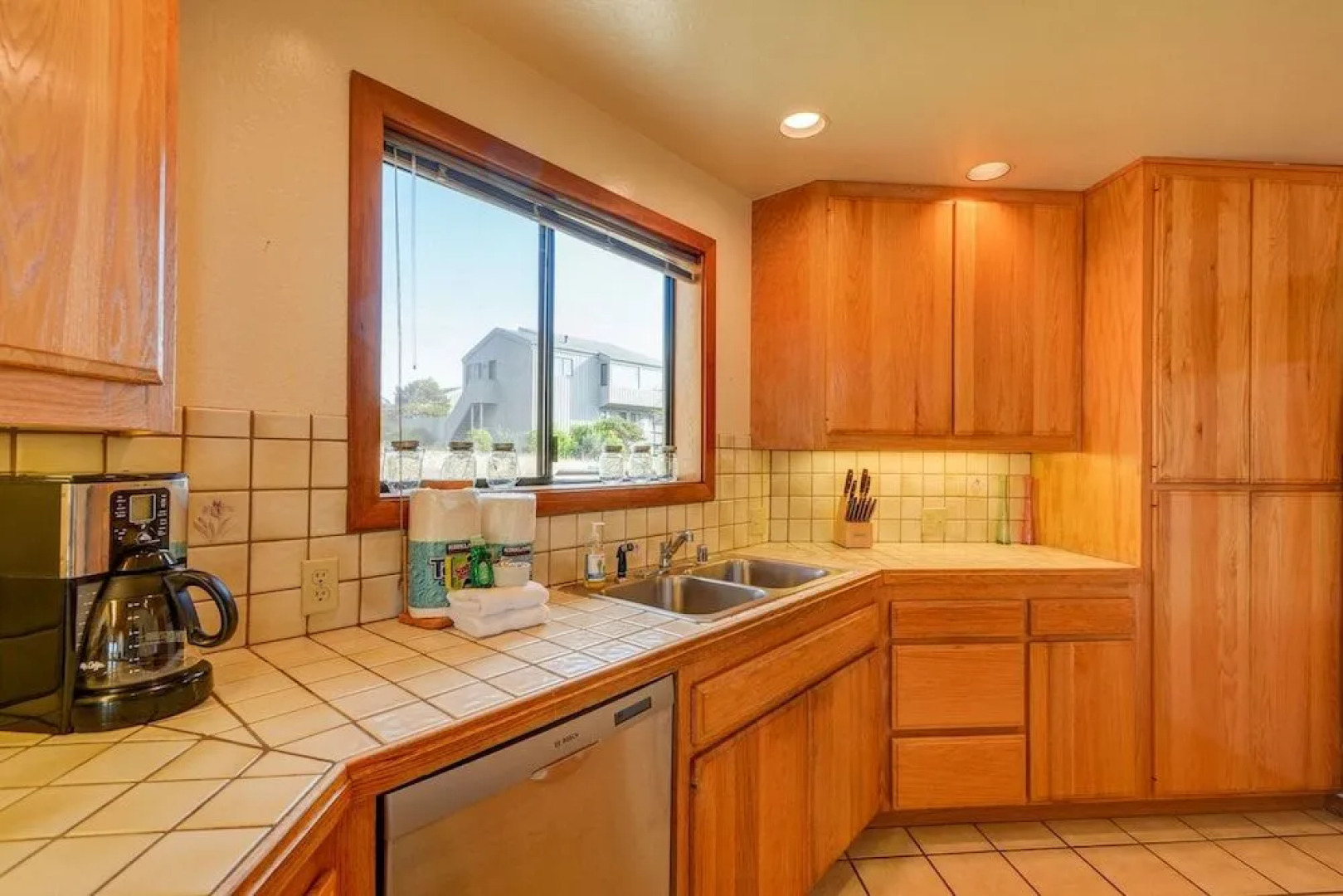 Take in the Pacific Fantasea w/ Hot Tub!