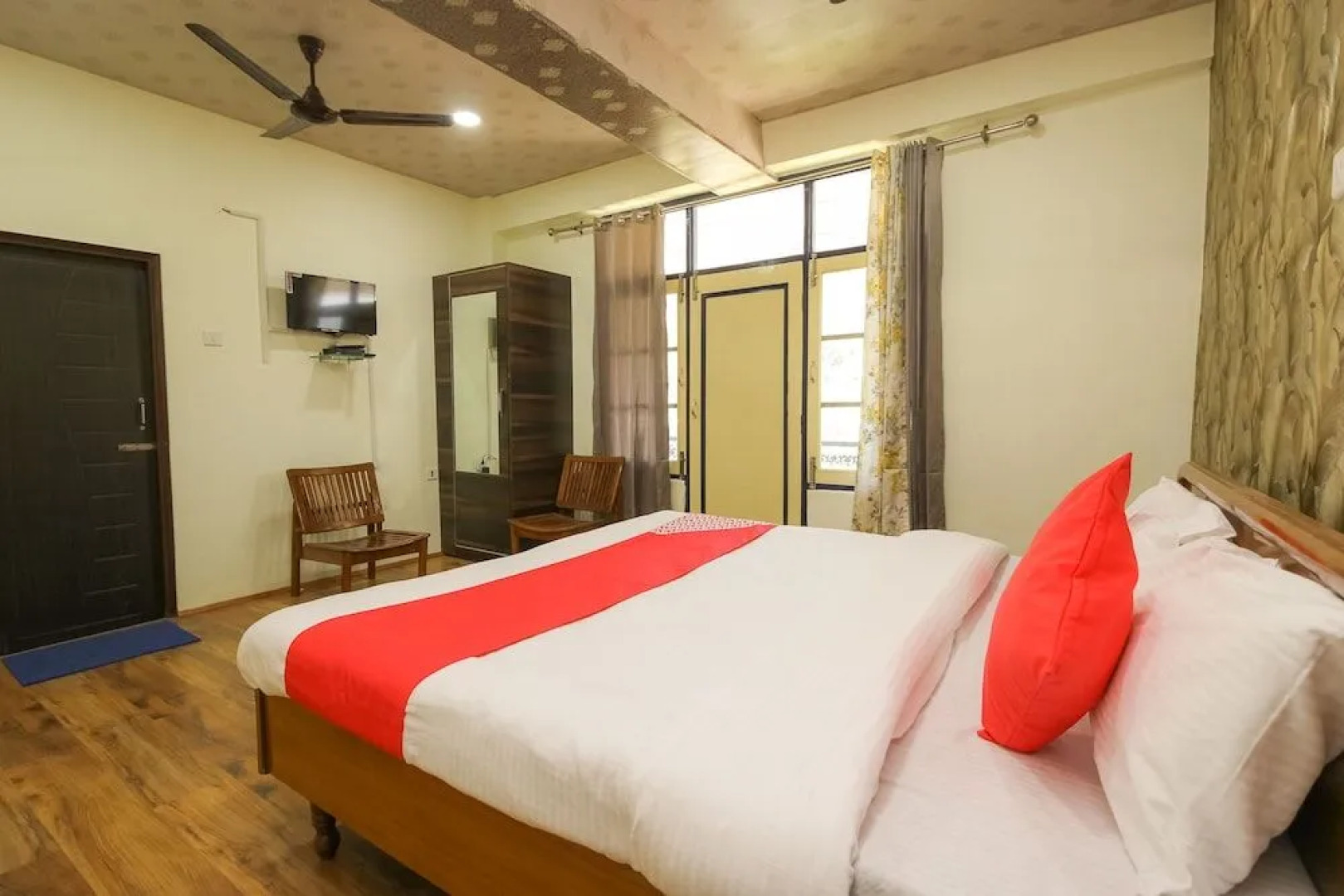 OYO 24539 Hotel Isvara Inn