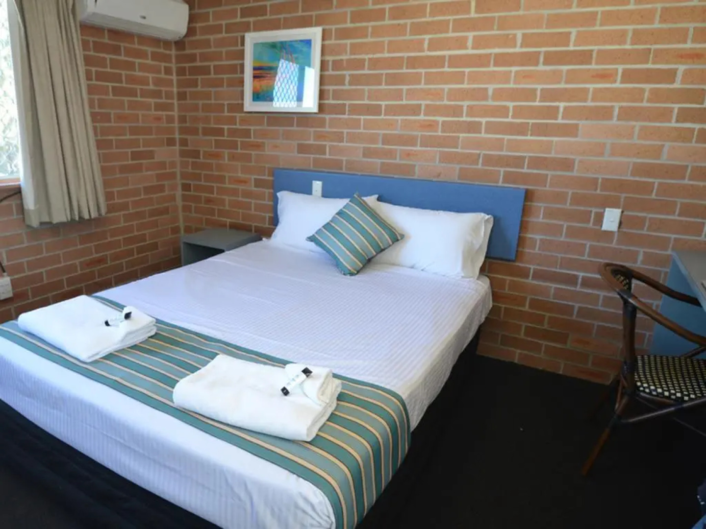 The Oaks Hotel Motel