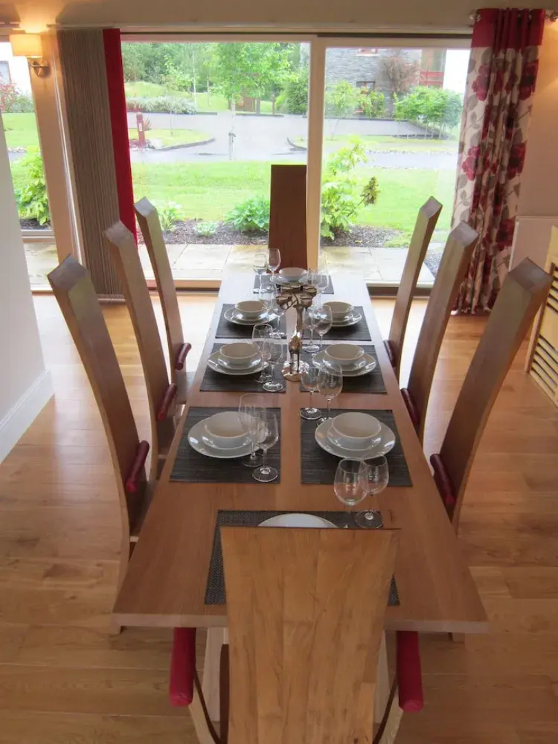 Large Detached Home to Sleep up to 10 People Just 5 Mins From Kenmare Town