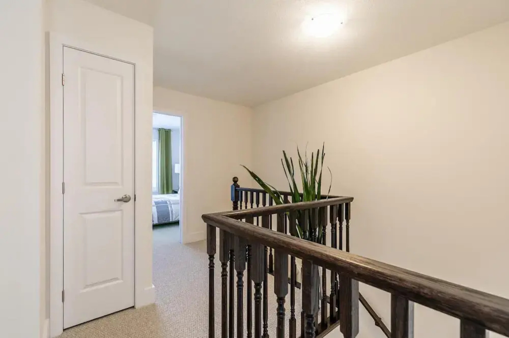 4BR 3BA Townhouse on Lake Ontario Free Parking Gym