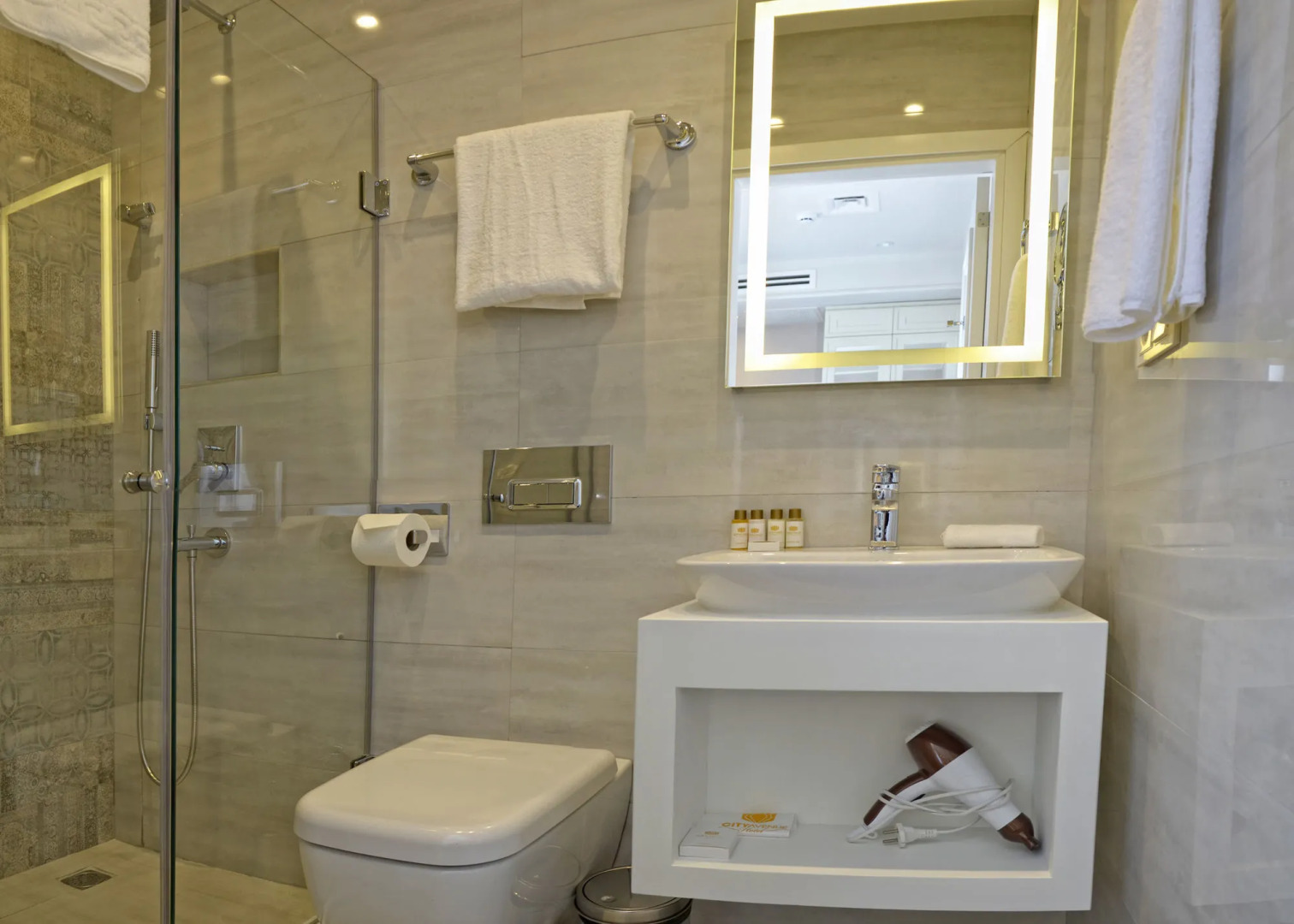 Отель City Avenue