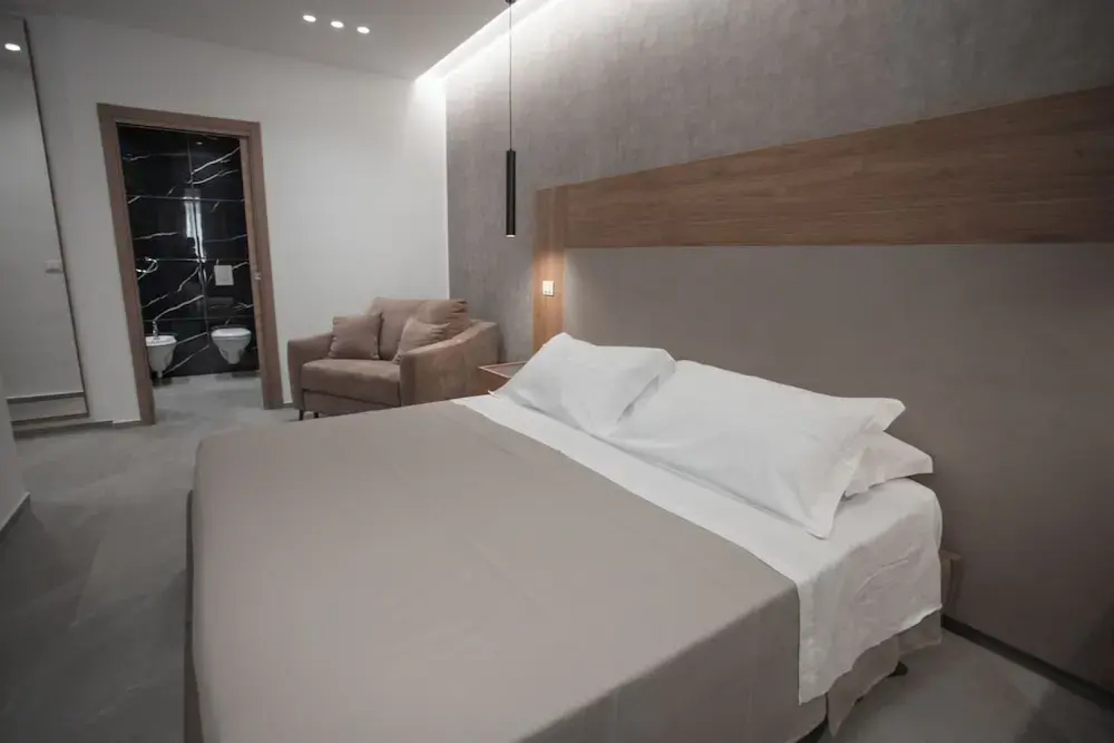 Alexander House Hotel