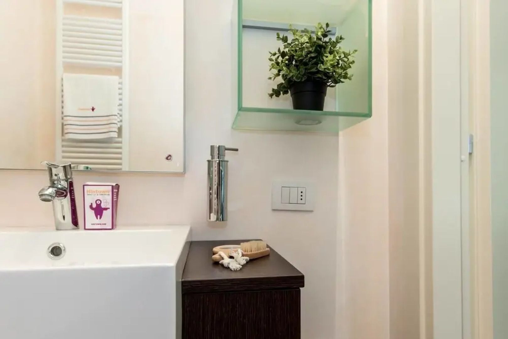 JOIVY Lake Como Waterfall House