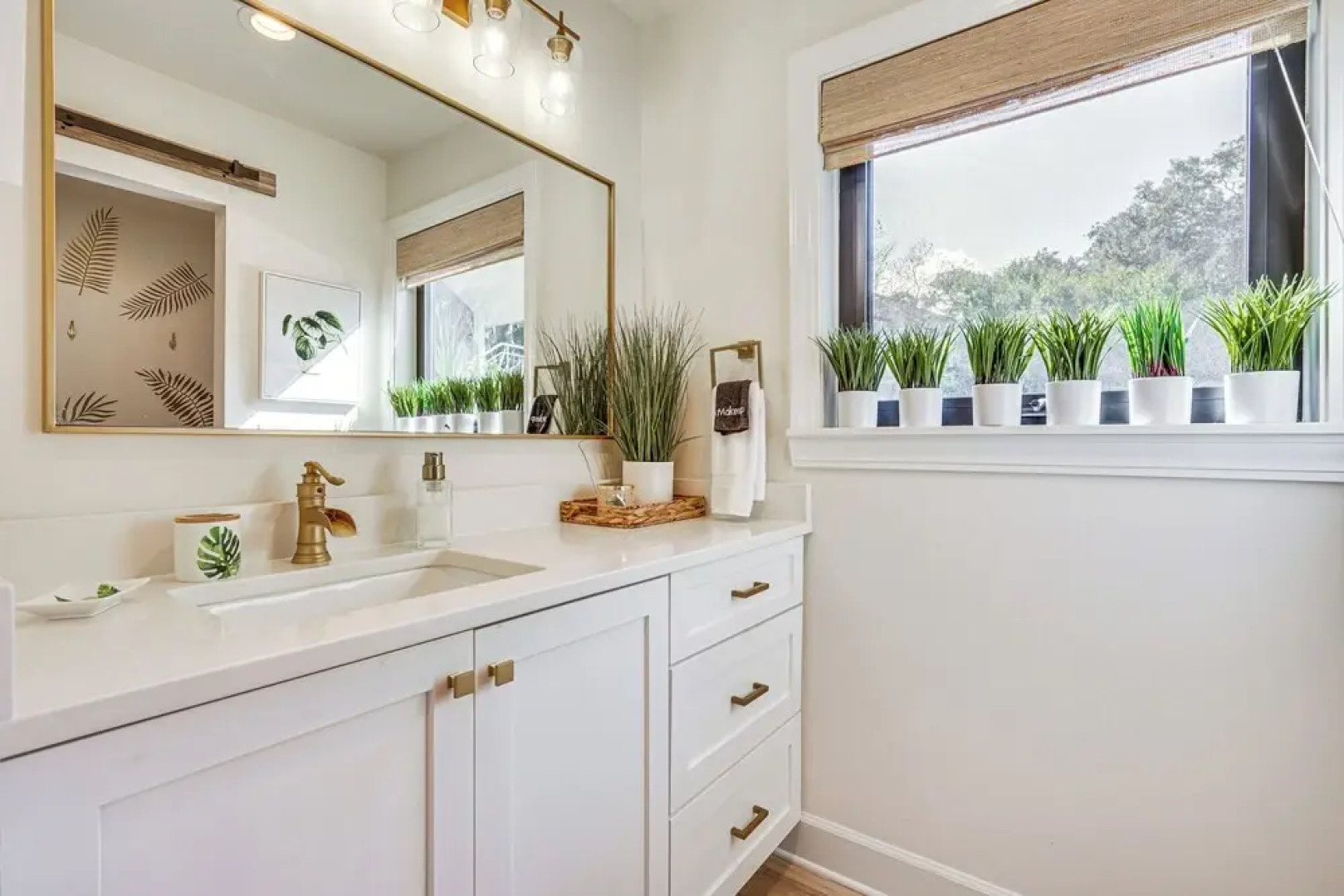 Luxe Tropical Resort Escape - Beaches Nearby!