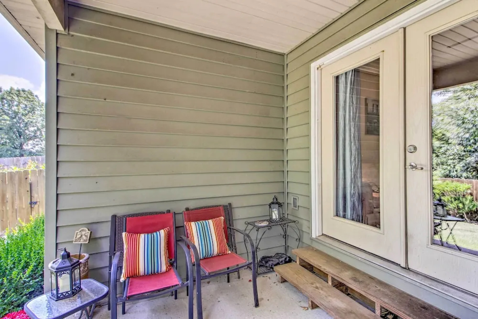 Pet-friendly Home w/ Yard: 9 Mi to Table Rock Lake