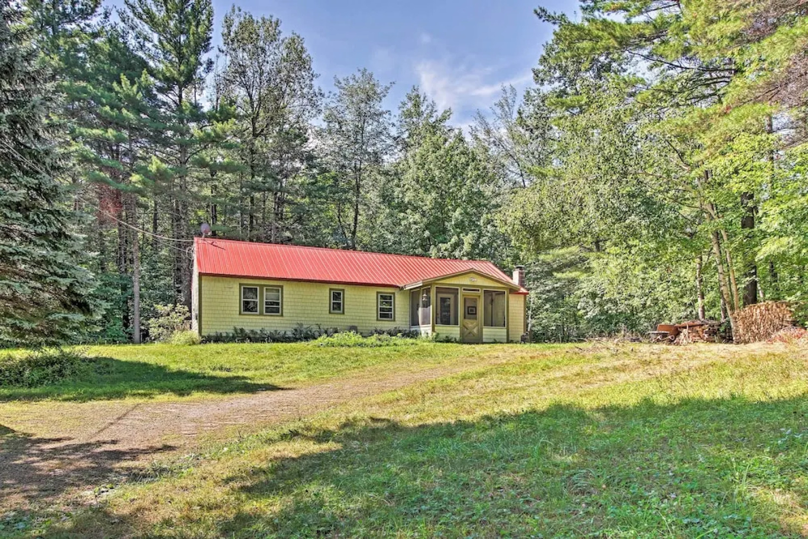 Rustic Bradford Cottage - 14 Miles to Sunapee Mtn!