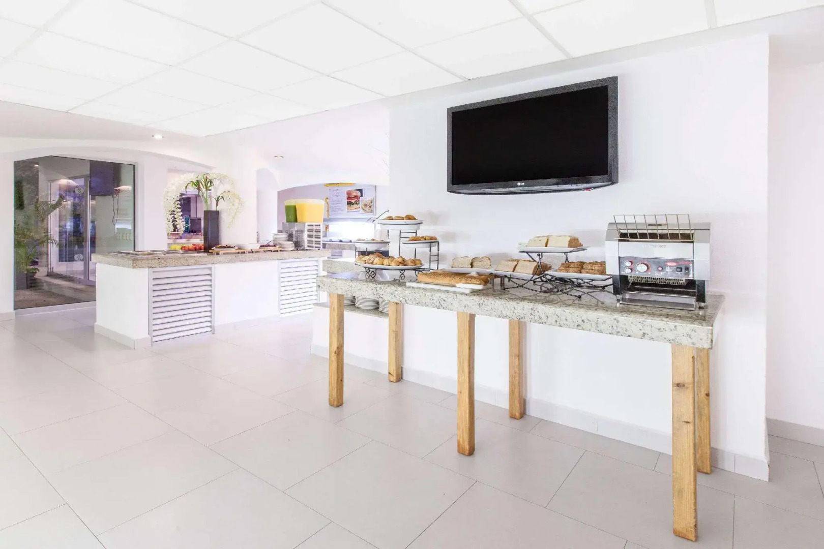 Отель Adhara Express