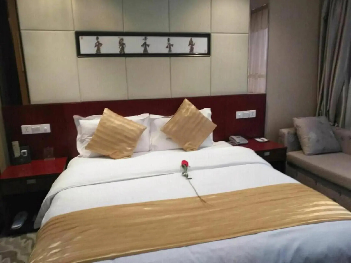 Qingyang Hongde Hotel (City People's Hospital Dongfang Lijingmao)
