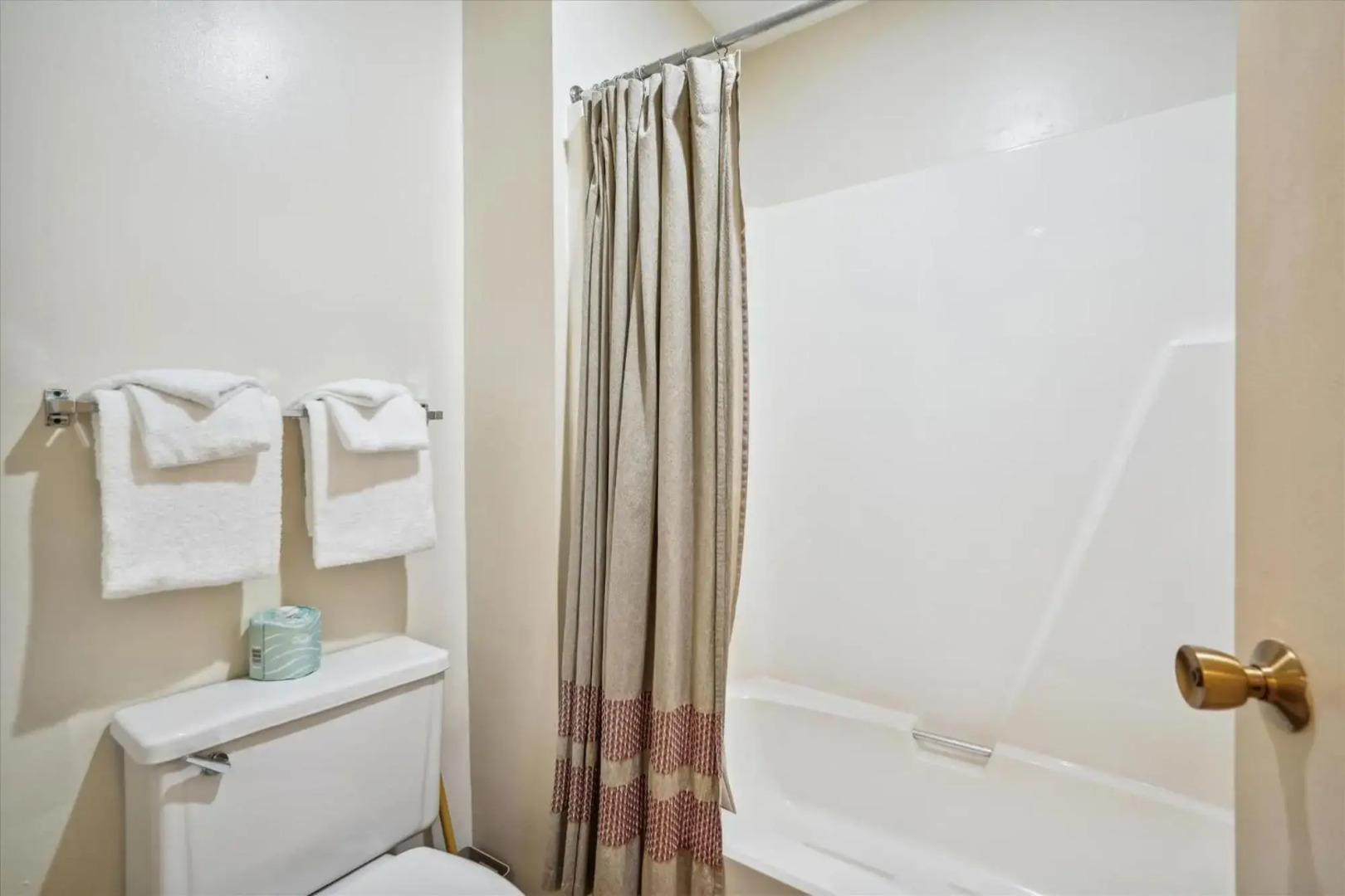 Deluxe Two Bedroom Suite on 2nd floor with outdoor heated pool 20708