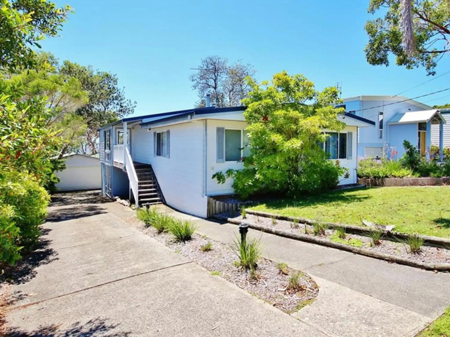 Bimbimbie at Hyams Beach 4pm Check Out Sundays