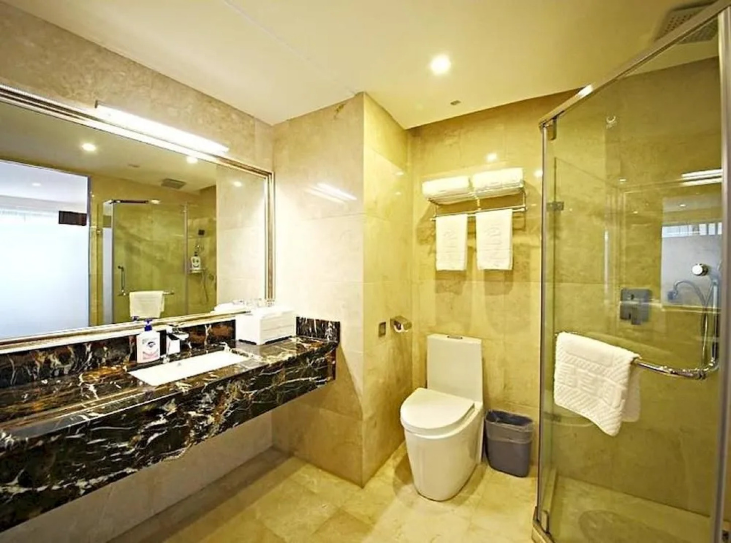 Vienna Hotel (Guiyang Fountain Subway Station Yangmingci Subway Station)