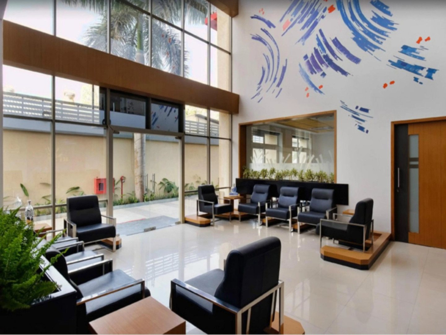 Hi5 Hotel & Experience