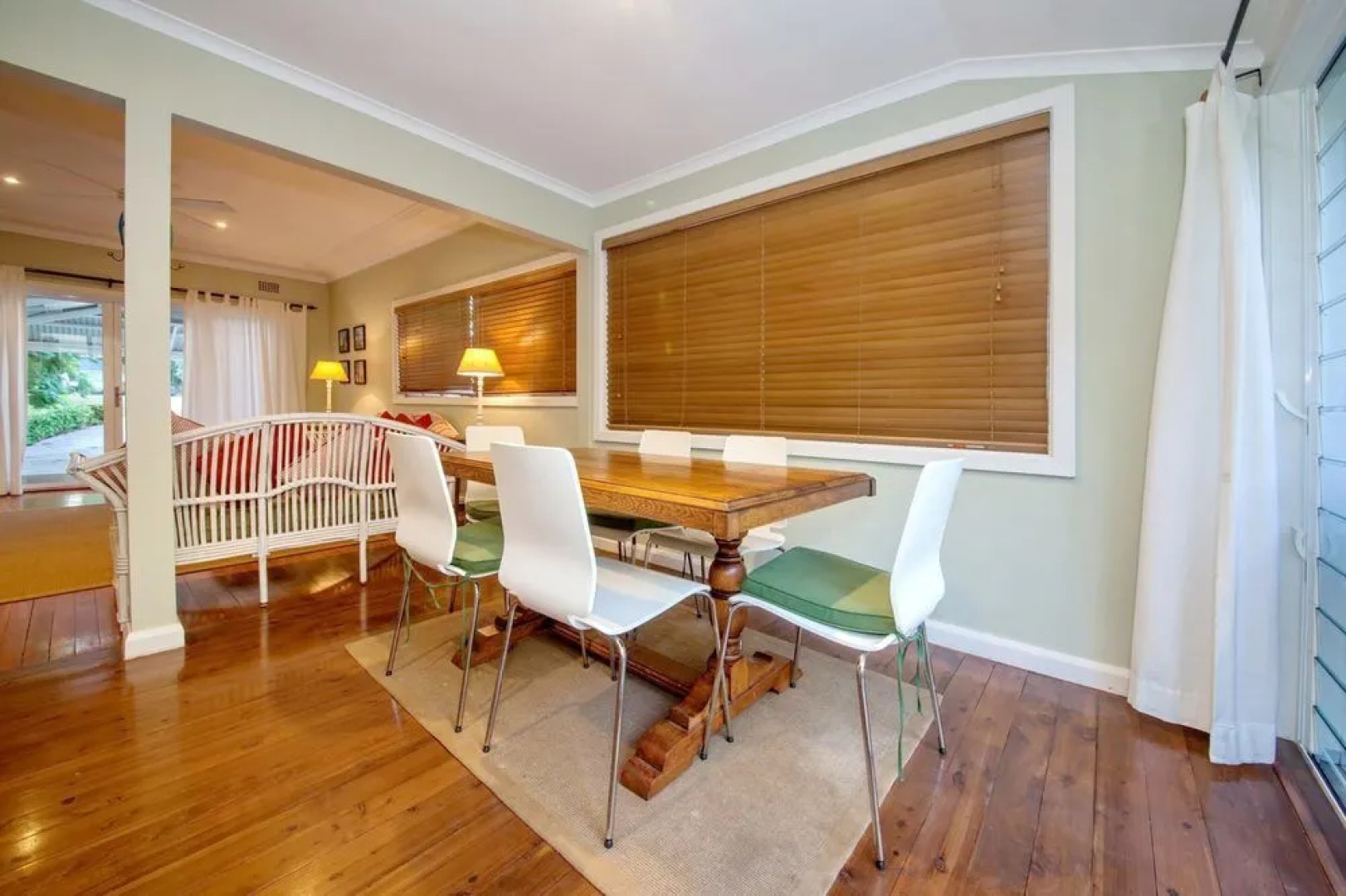 Christmas Bush Avenue No.11