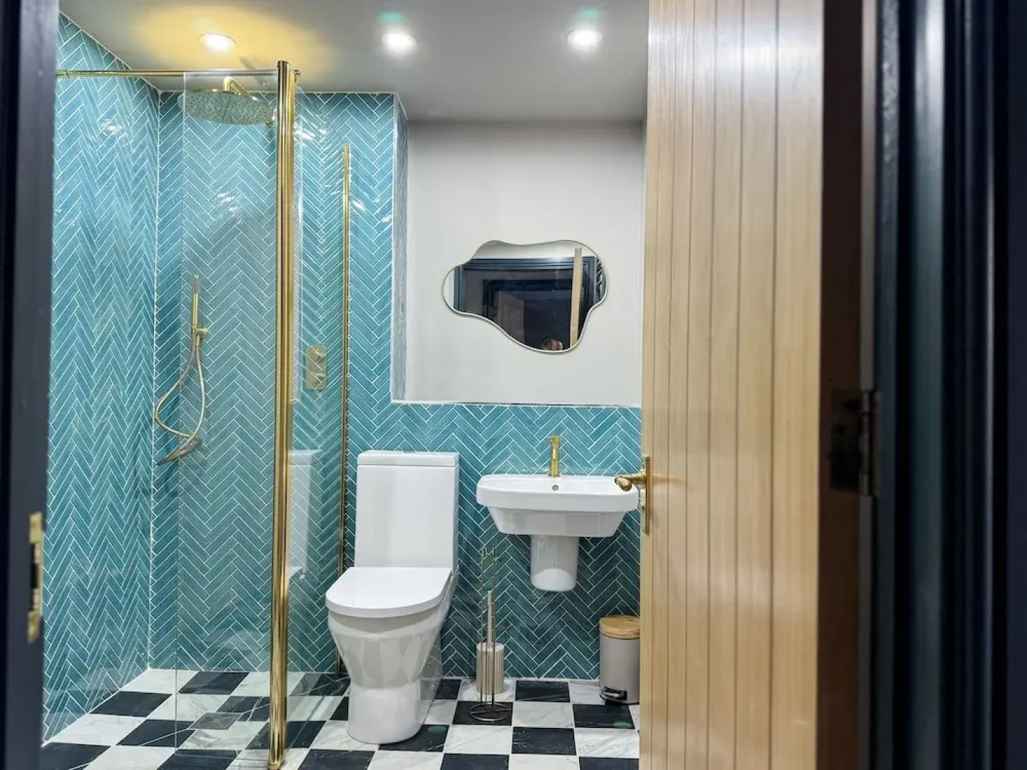 The Sheep and Penguin