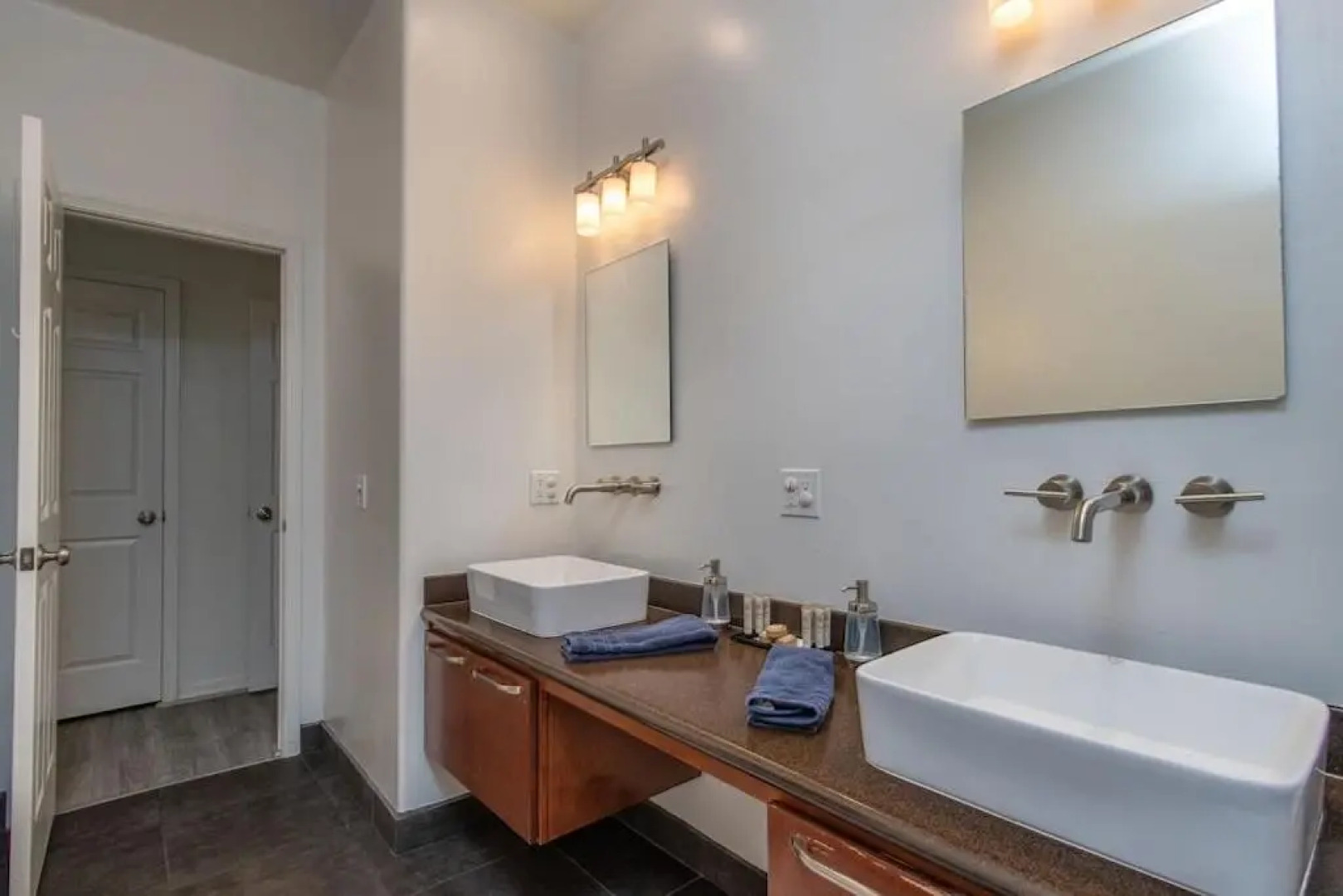 Luxury Estate in Prime Location w Panoramic views of Lake Havasu