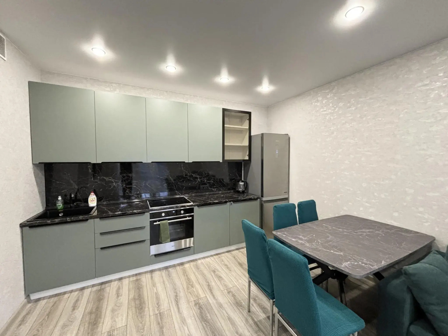 Moon72 (Мун72) на улице Сергея Джанбровского 17