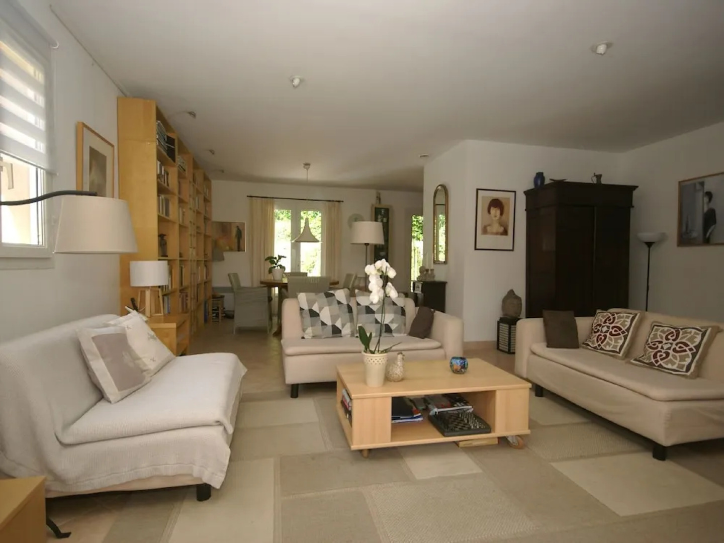 Beautiful Villa With Private Pool, Lovely Terraces, Privacy and Near St. Tropez