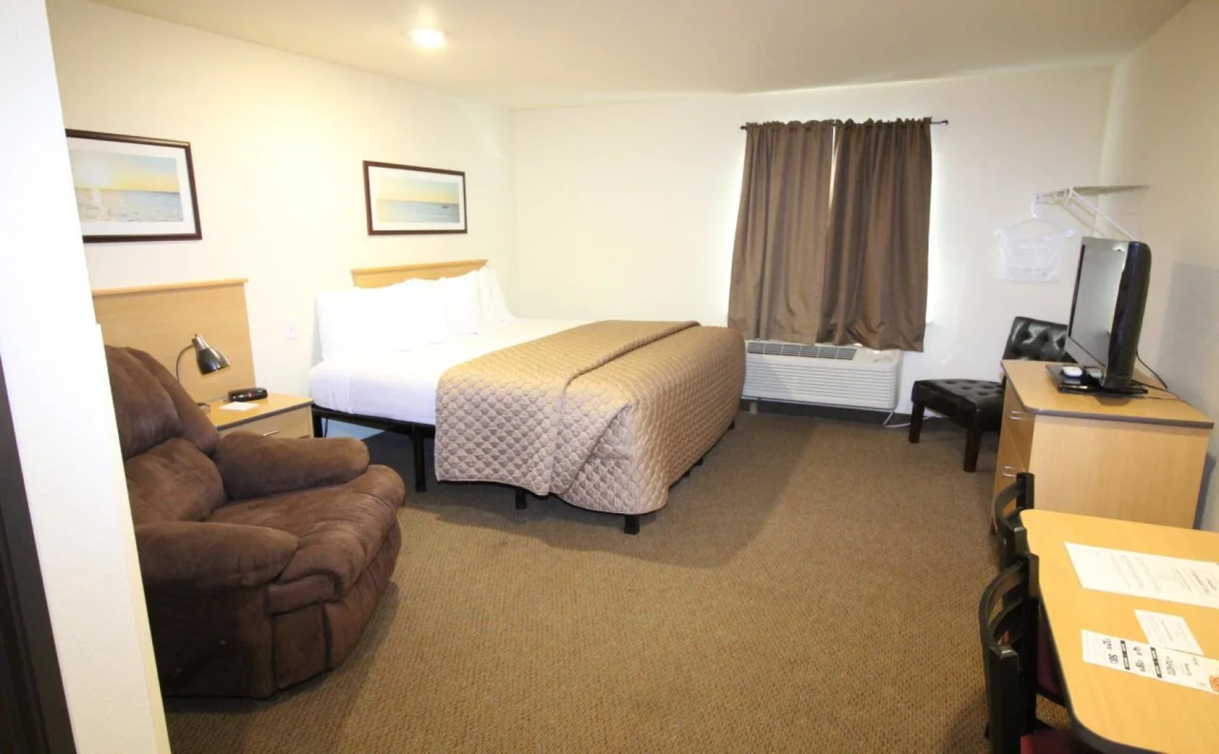 Amelia Extended Stay & Hotel