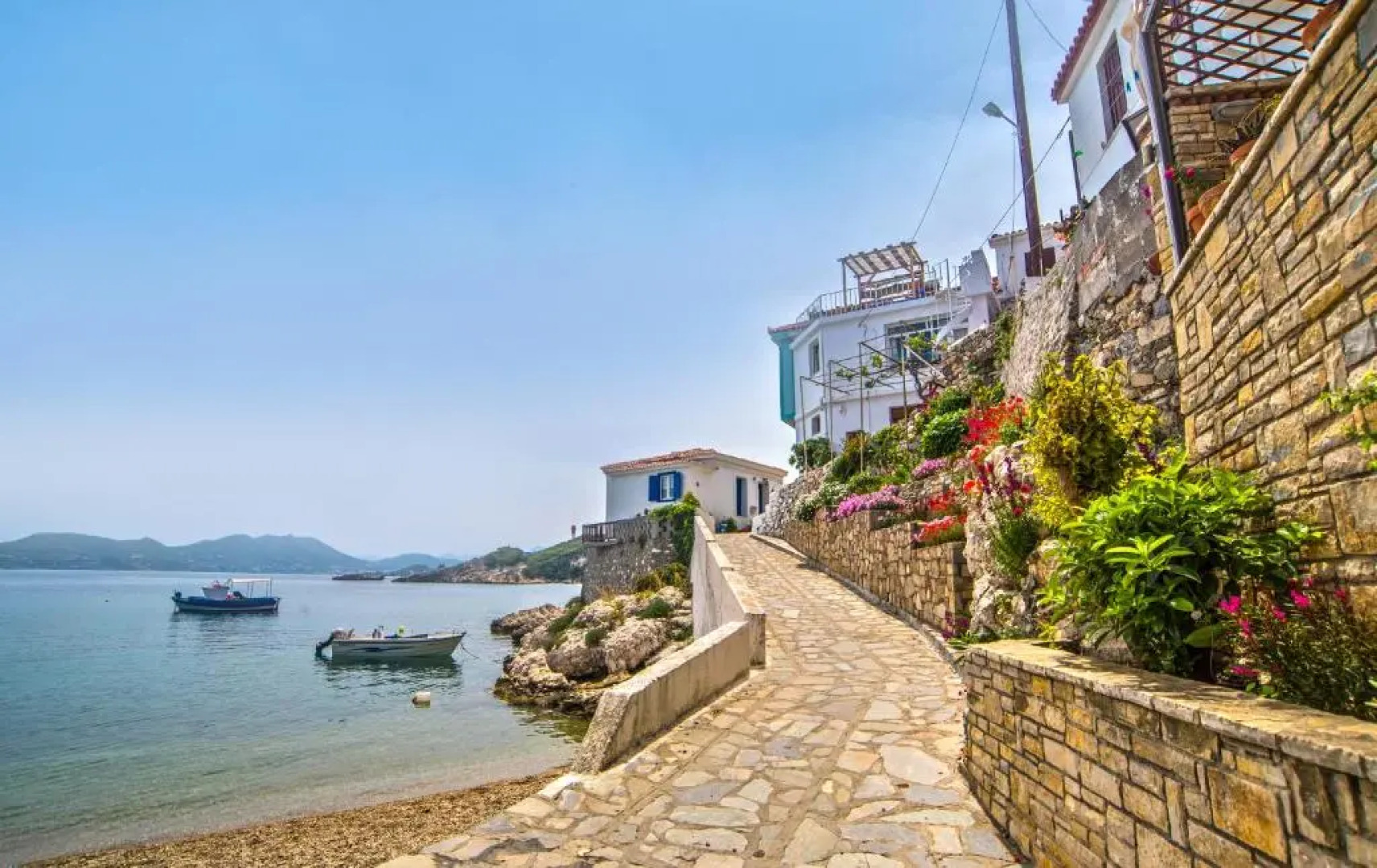 Eftopia Beachfront Studio