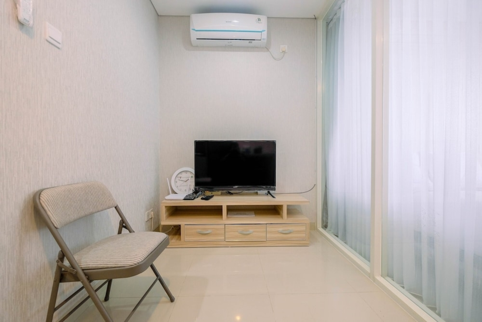 Minimalist Studio Apartment At Atlanta Residences Near Hospital