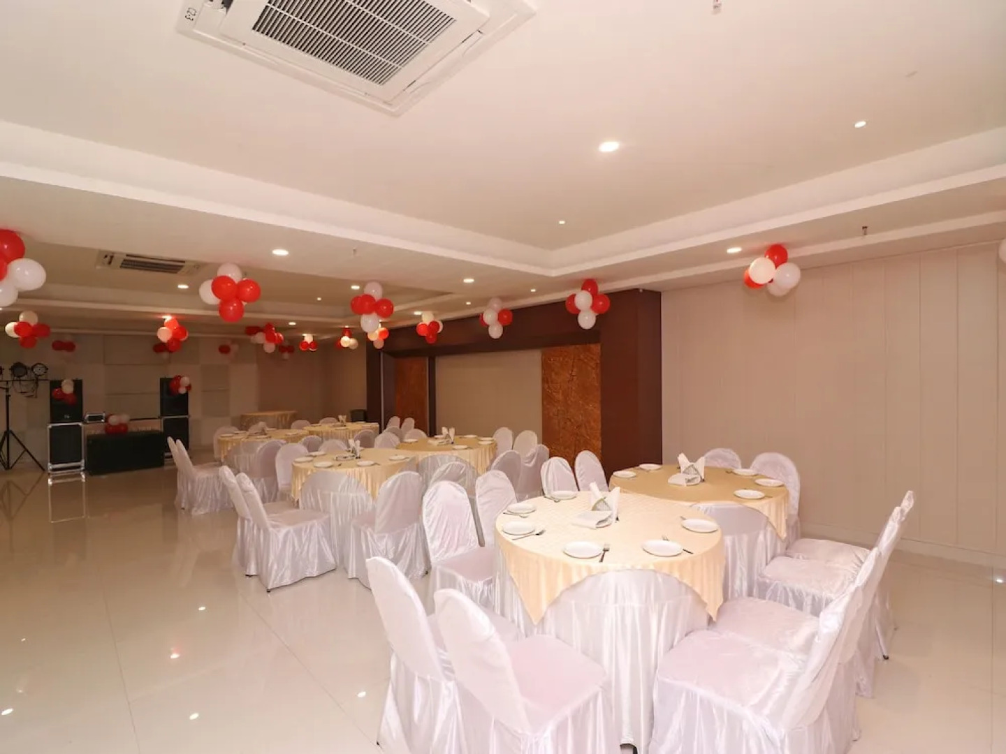 OYO 13616 Hotel Gala Galaxy