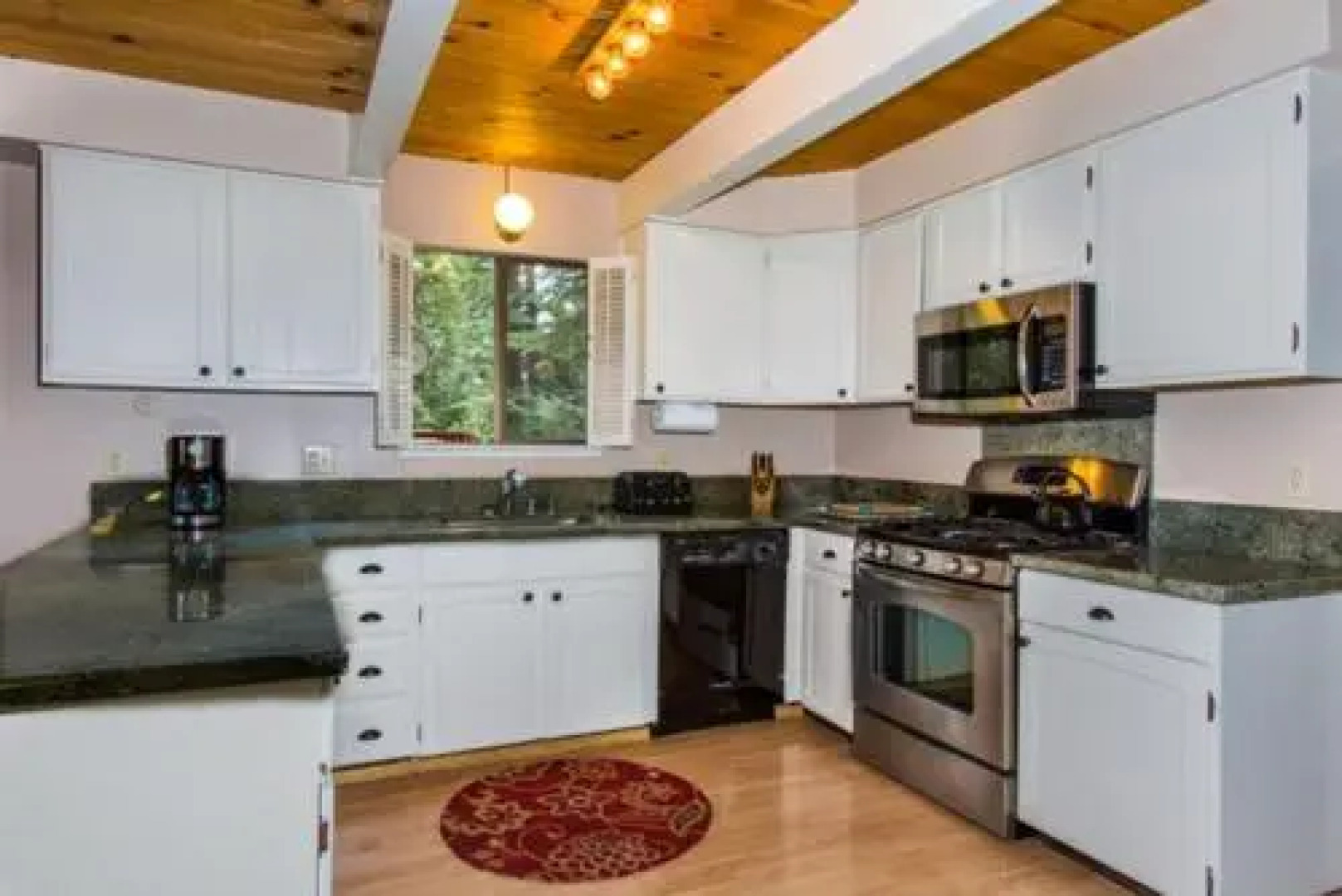 Roycraft Dog Friendly Cabin