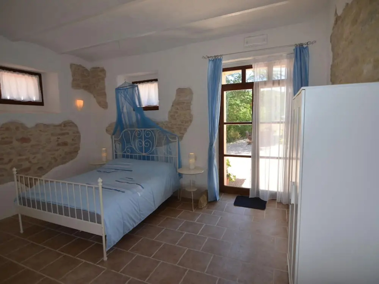 Cozy Couples Getaway w/ Wifi