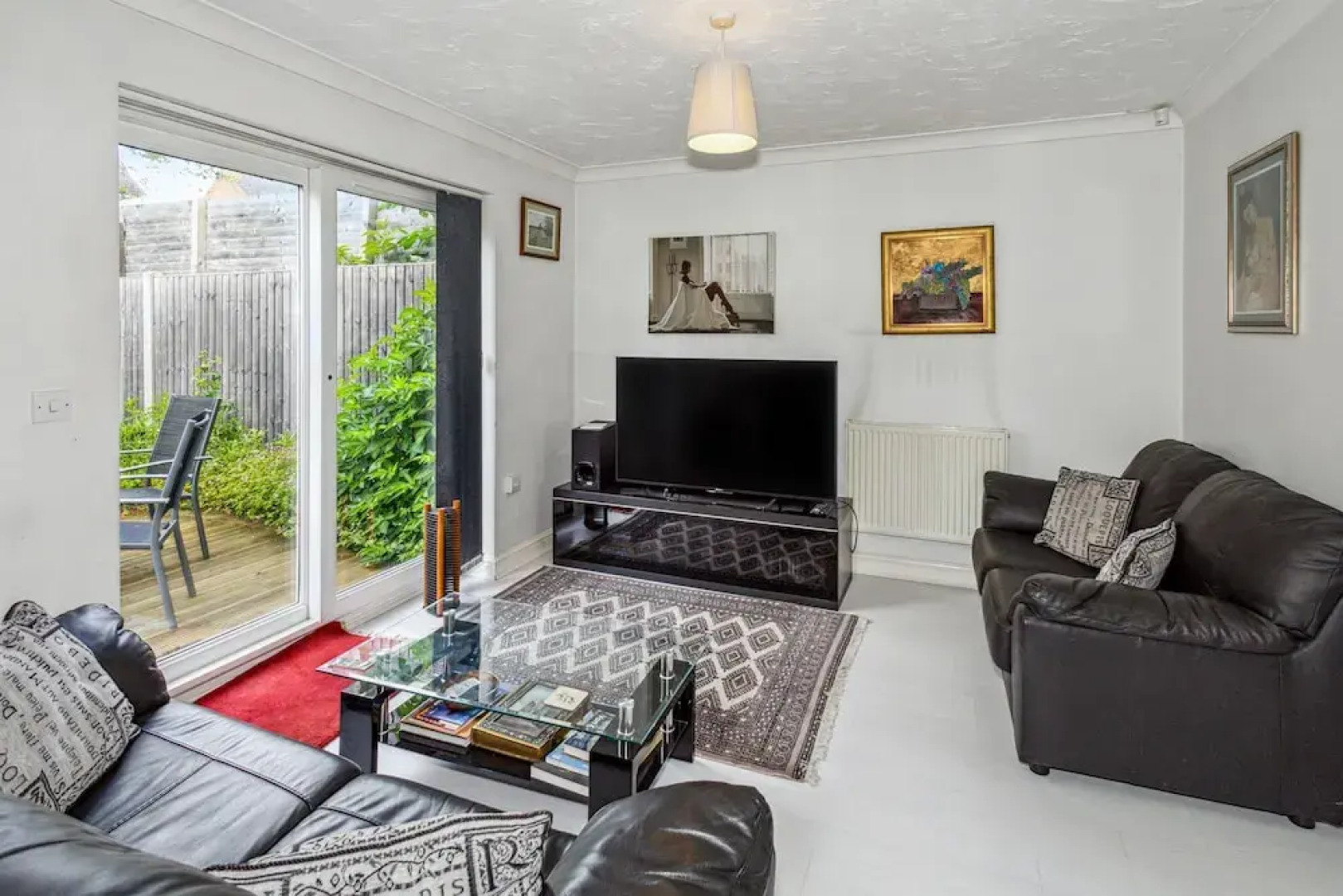 Urban Oasis - Modern 2B/2B Retreat Near Nature