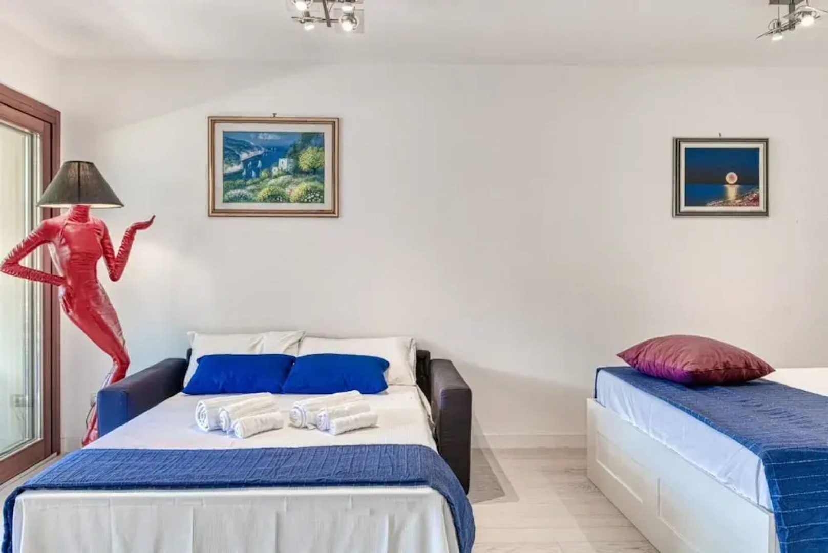 The Lady in Red Studio Flat with Sea View Terrace