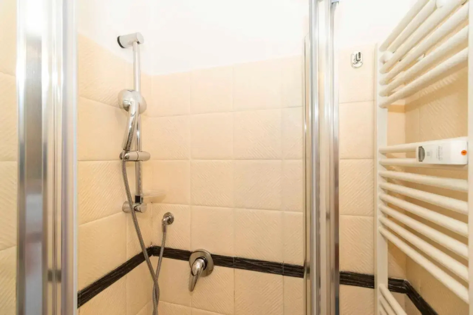 BOOK NOW! Apt x4 a few steps from Valentino's Park