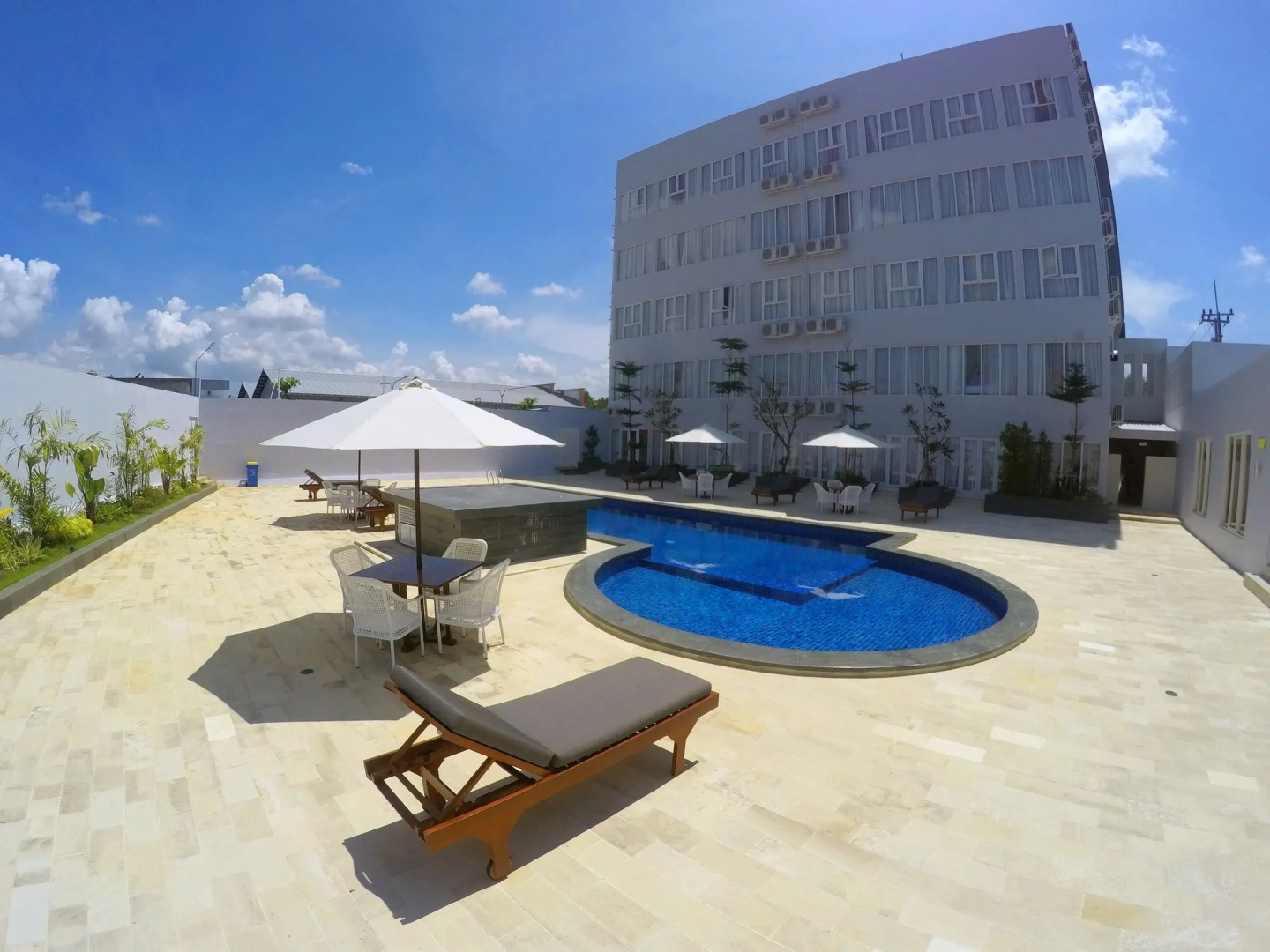Front One Hotel Pamekasan Madura