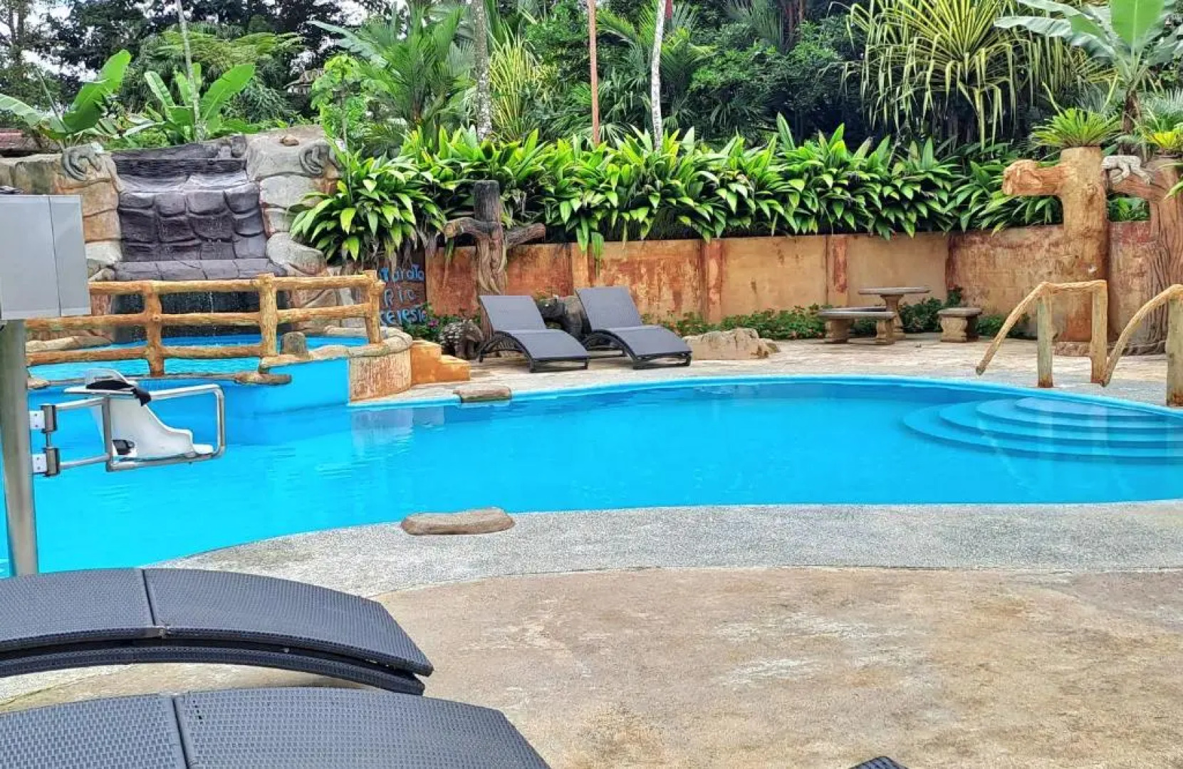 Hotel Rio Celeste to Know