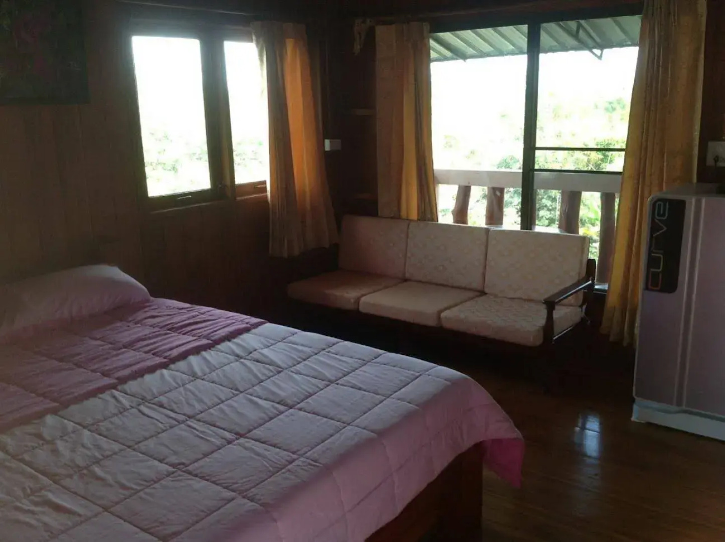 Settee Homestay