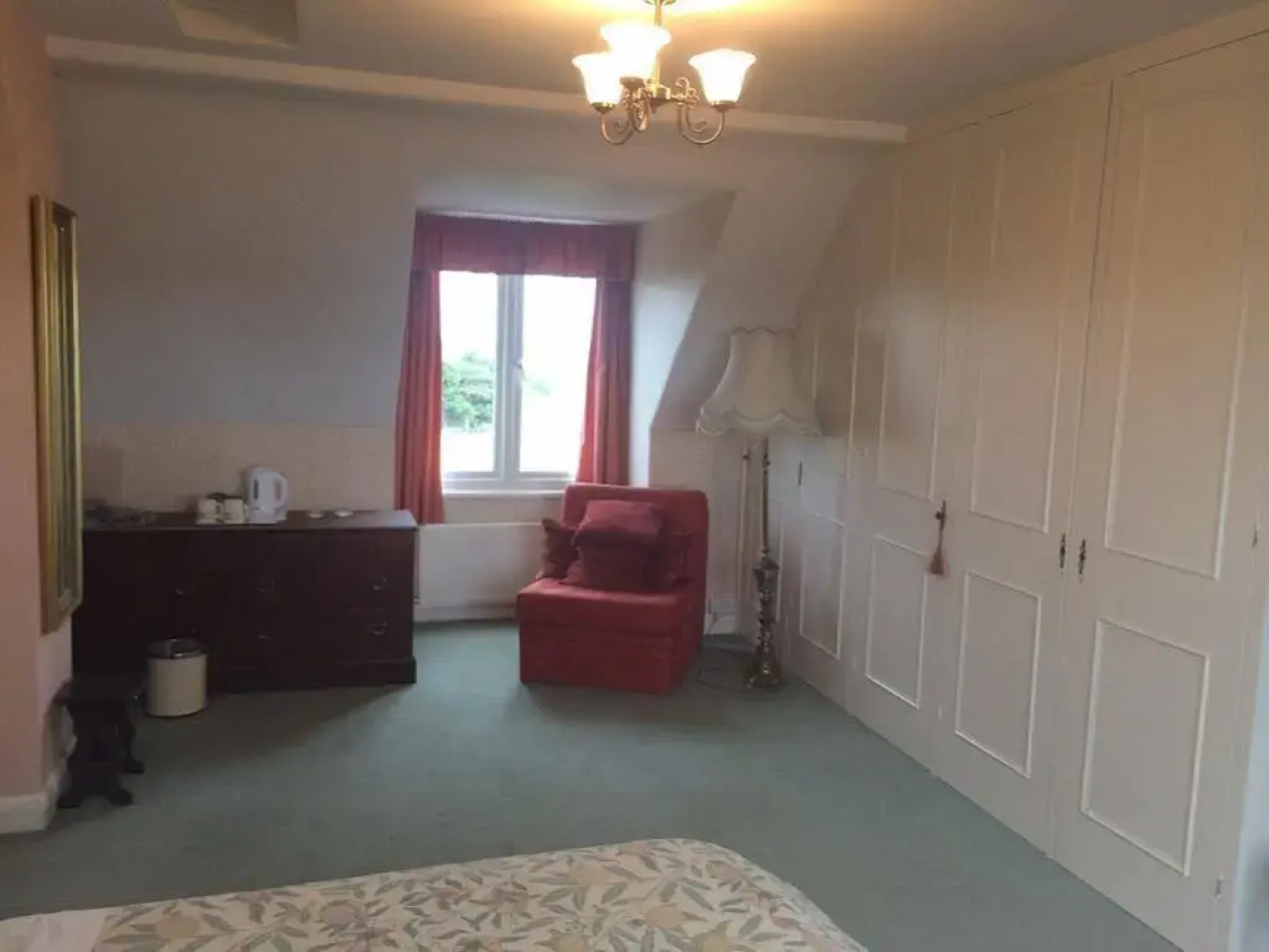 Hillcrest House Bed & Breakfast