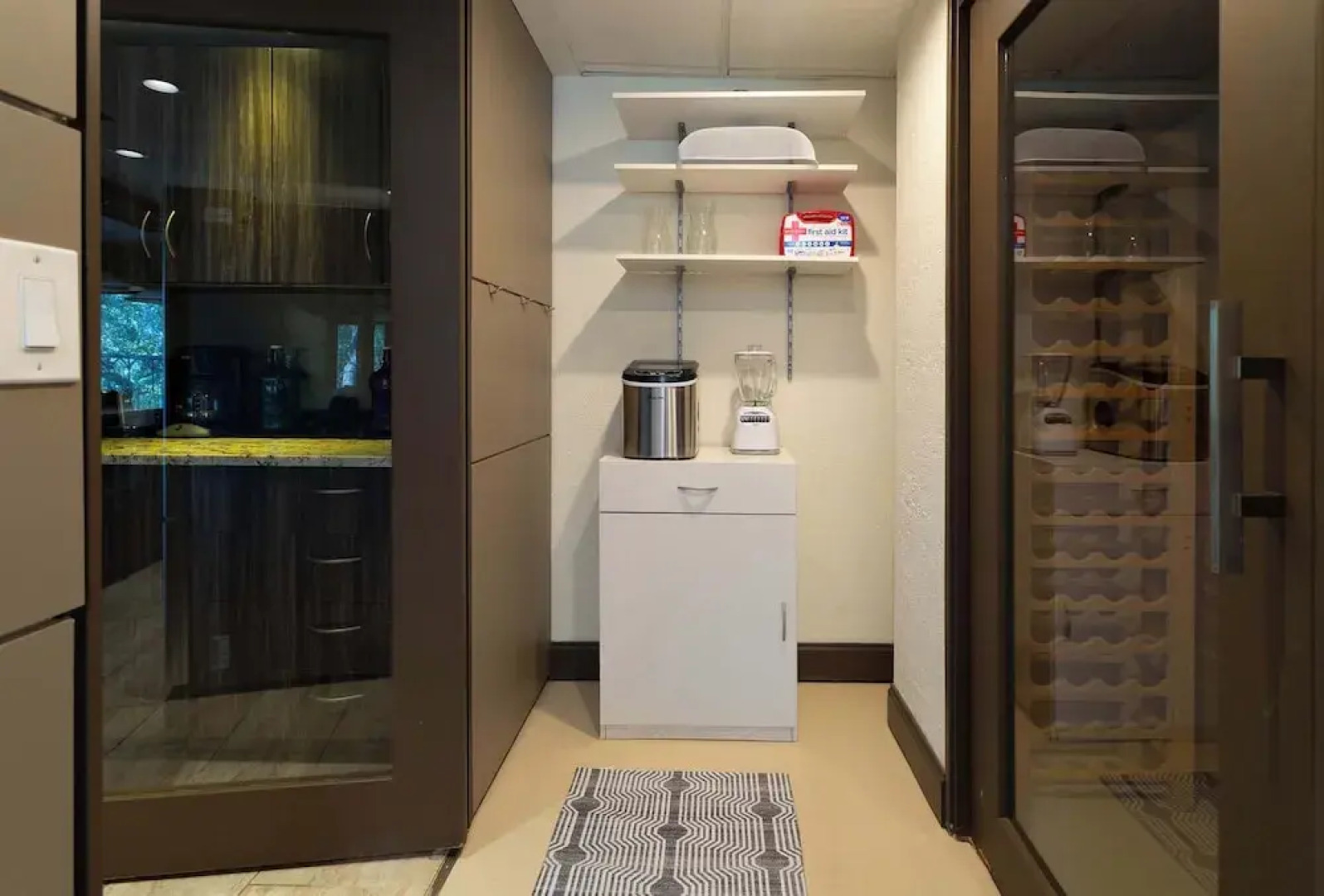 Willie's Hill Country Hideaway - Stay for 8 With Hot Tub & Fire Pit