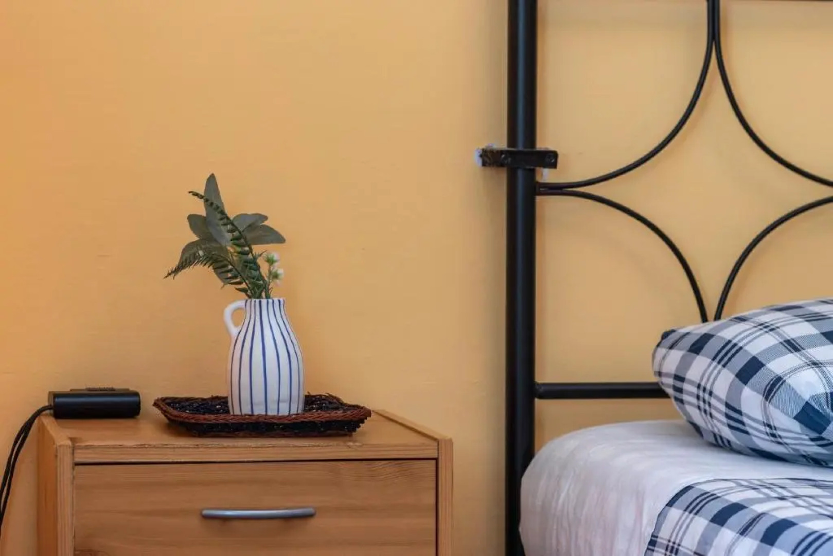 Antigua casa de escritor junto a la playa