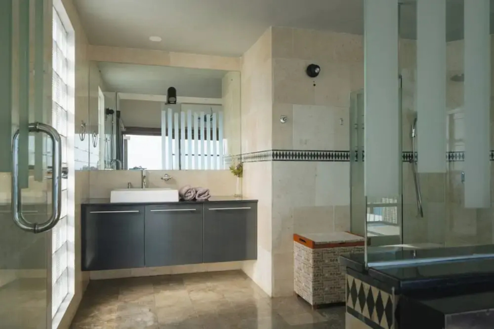 Blue Marlin 6-BR Villa Singaraja Bali