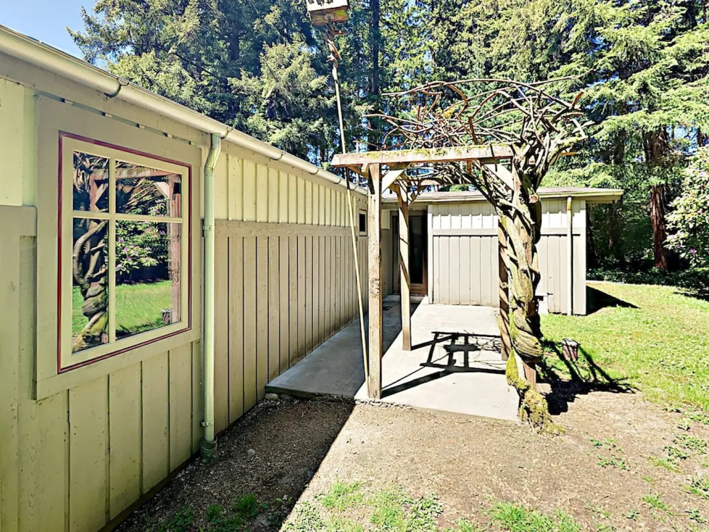 Fletcher 5551 - 3 Br home by RedAwning