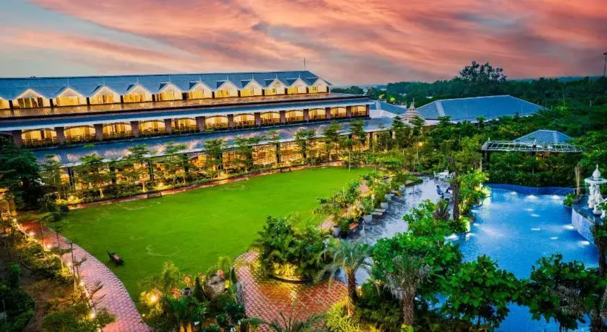 Mayfair Oasis Resort & Convention