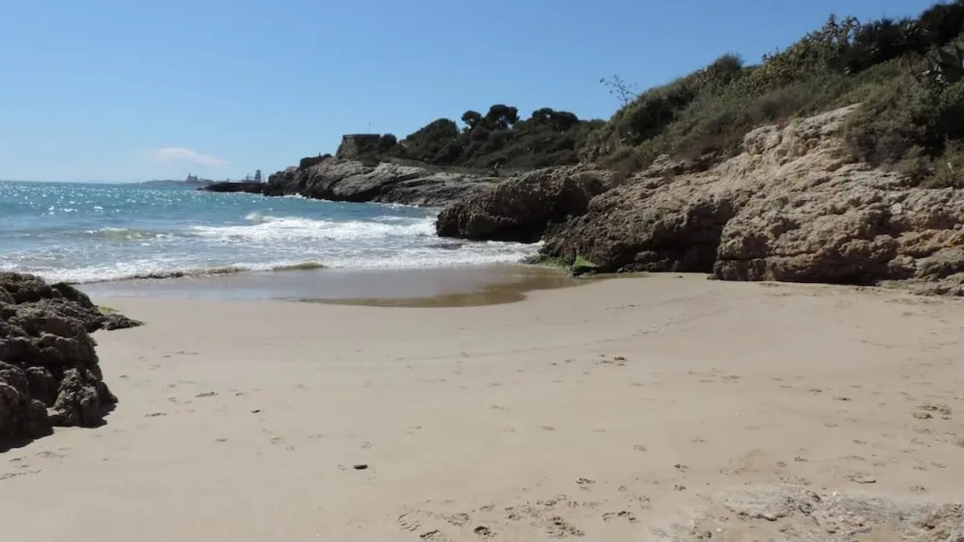 Villa Cossis Beach TVL 32