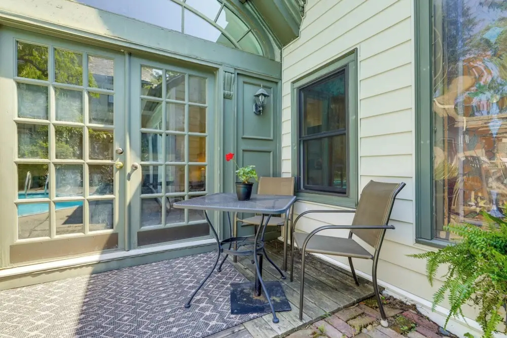 Beautiful & Historic Cottage, Steps to Elm Park