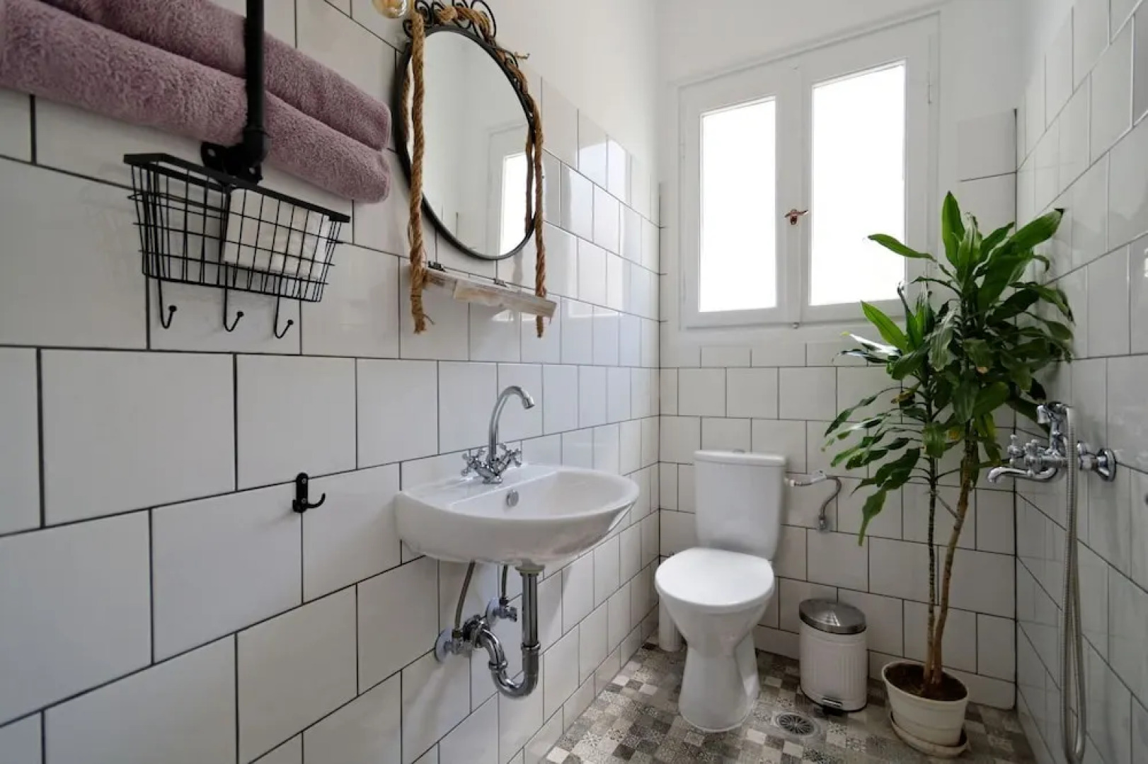 Brand new cottage house in Athens close to Stauros Niarxos foundation.