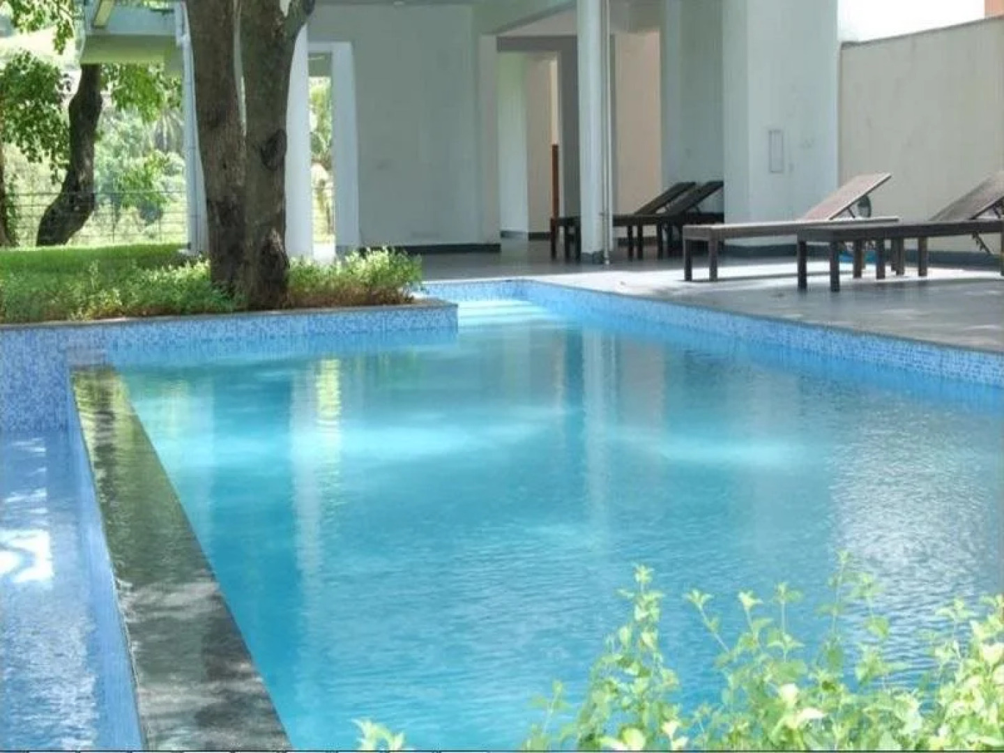 The Golden Pearl Calem Grove Hotel