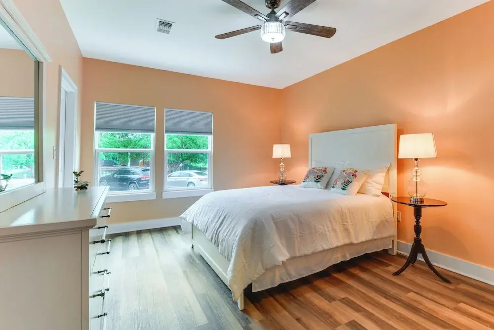 Walk to Beach & Harbor: Dtwn Pass Christian Home