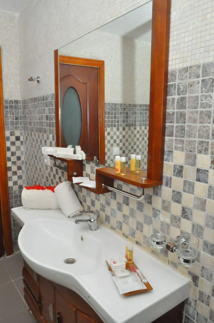 Отель Riviera Royal Hotel, Resort & Casino