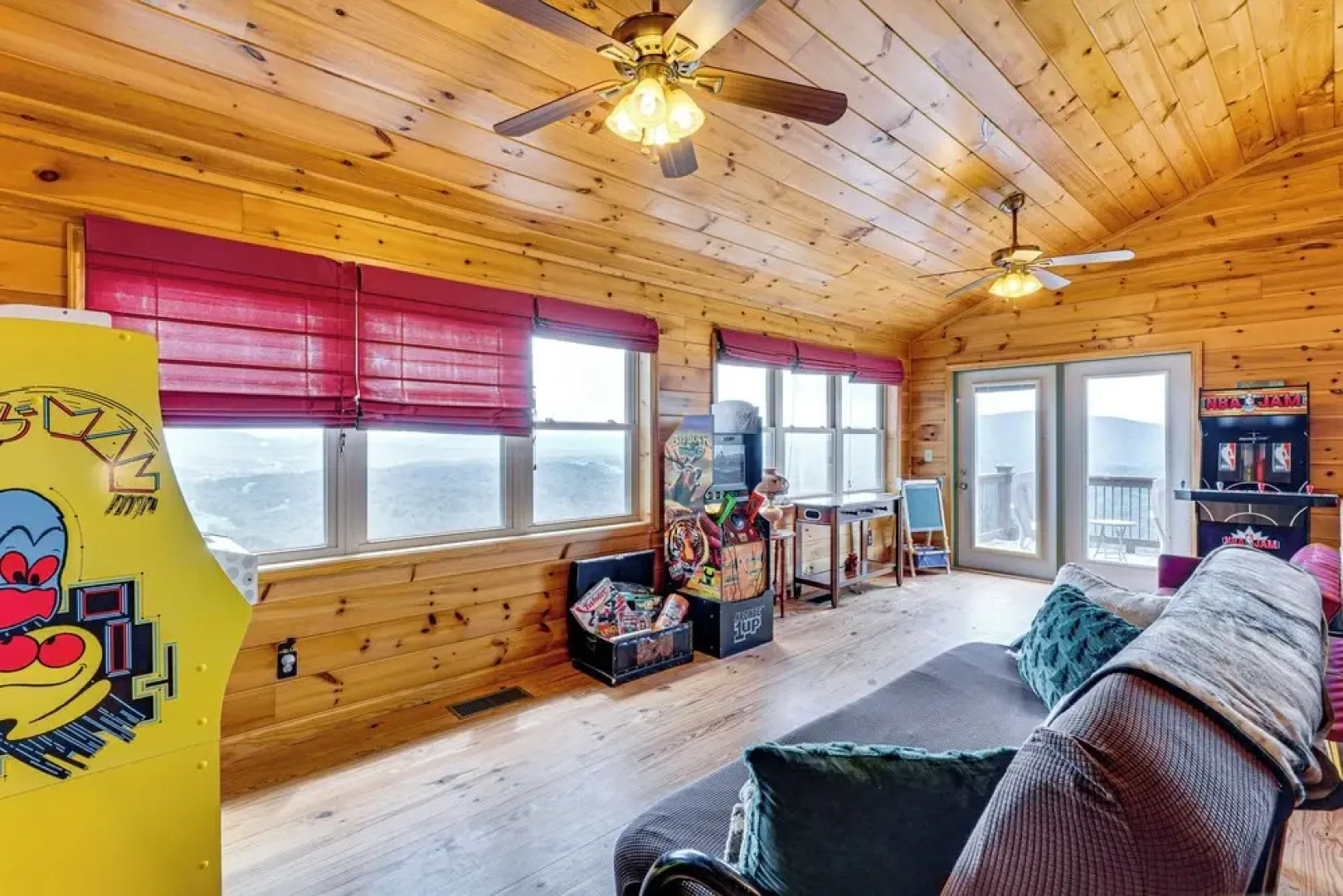 Mtn-view Cabin: Deck & Pets Welcome in Murphy